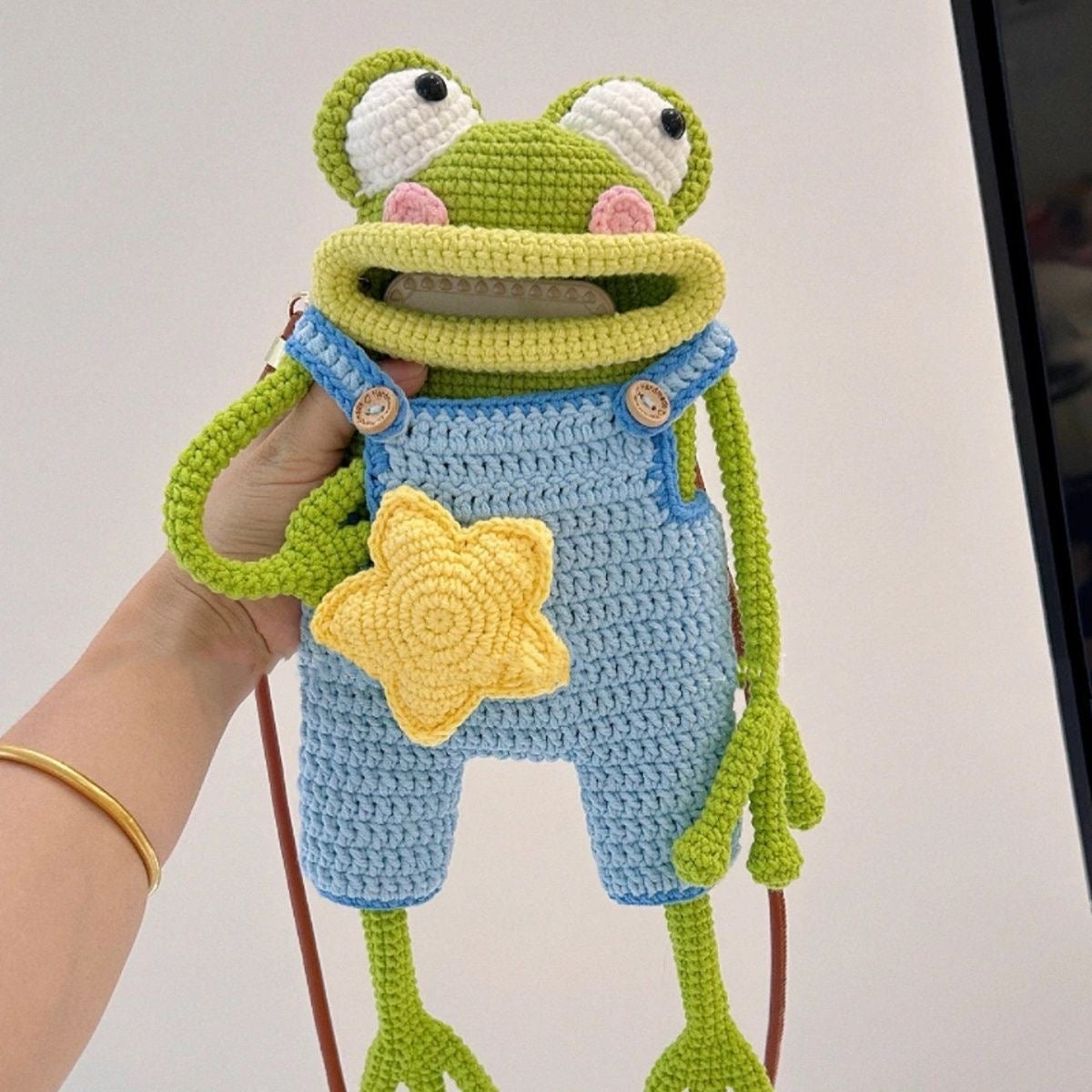 non-finished product crochet big-mouth frog mobile phone sausage handmade DIY materials homemade cute and ugly crossbody bag